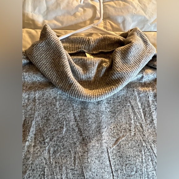 NWT Perseption Concept Gray sweater shirt with button detail on the back. - Picture 7 of 8